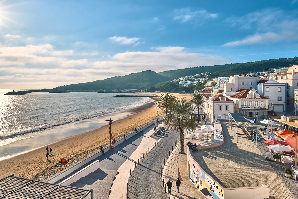 Living by the ocean is the ultimate dream... 🇵🇹🌊🏘️✨ #Sesimbra #VisitLisboa #Portugal  visitlisboa.com