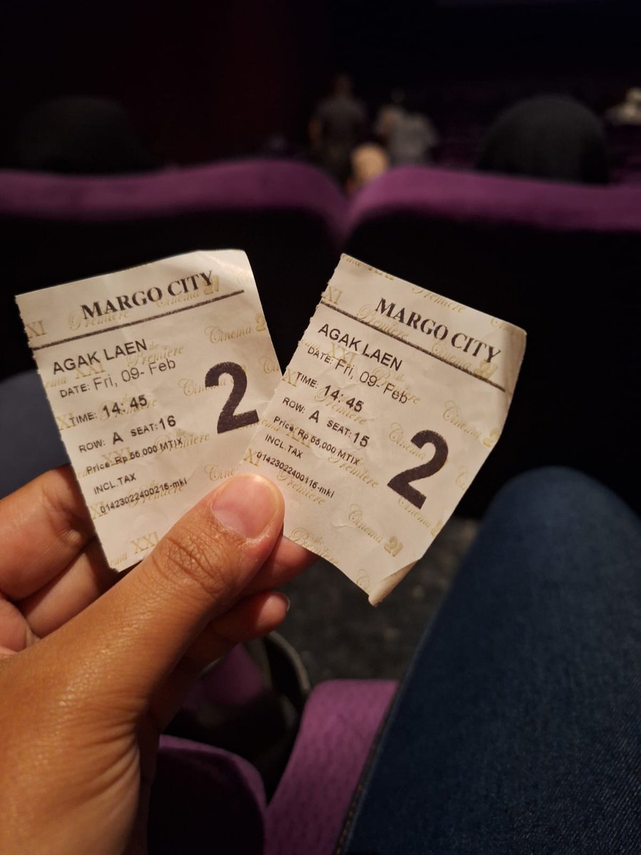 andreas_eka's tweet photo. Gak sia2 nitipin anak2 sama Omanya biar bisa pacaran berdua (setelah beberapa tahun) bareng istri @feniraaa nonton #AgakLaen . Makasih koh @ernestprakasa dan seluruh tim, walaupun cuma 2 jam tapi kita berdua seneng bgt. Tengkyuuuuuu https://t.co/sd2z2UWz8w