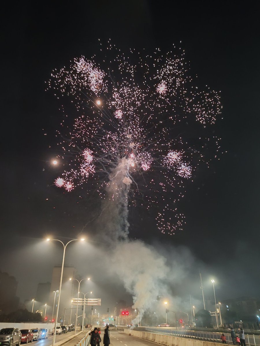 waruqi's tweet photo. Happy new year! https://t.co/Jb6GXmtdbl