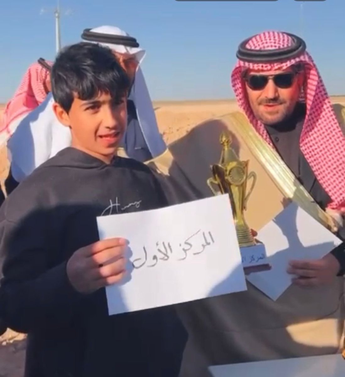 TrbtAlshmal1's tweet photo. شرف رئيس مركز إمارة تربة الأستاذخلف بن علي الزويمل بحضورمشرف الميدان الأستاذ غنيم غنام الشمري وعدد من الحضور  سباق الخيالة بميدان تربة ووزعت الجوائز للفائزين وحصل على المركز الأول عبدالله راشد الشمري وجاءفهد غنيم الشمري في المركز الثاني فيماجاء مشاري بشير الشمري في المركز الثالث. https://t.co/AfpYMOFTjH