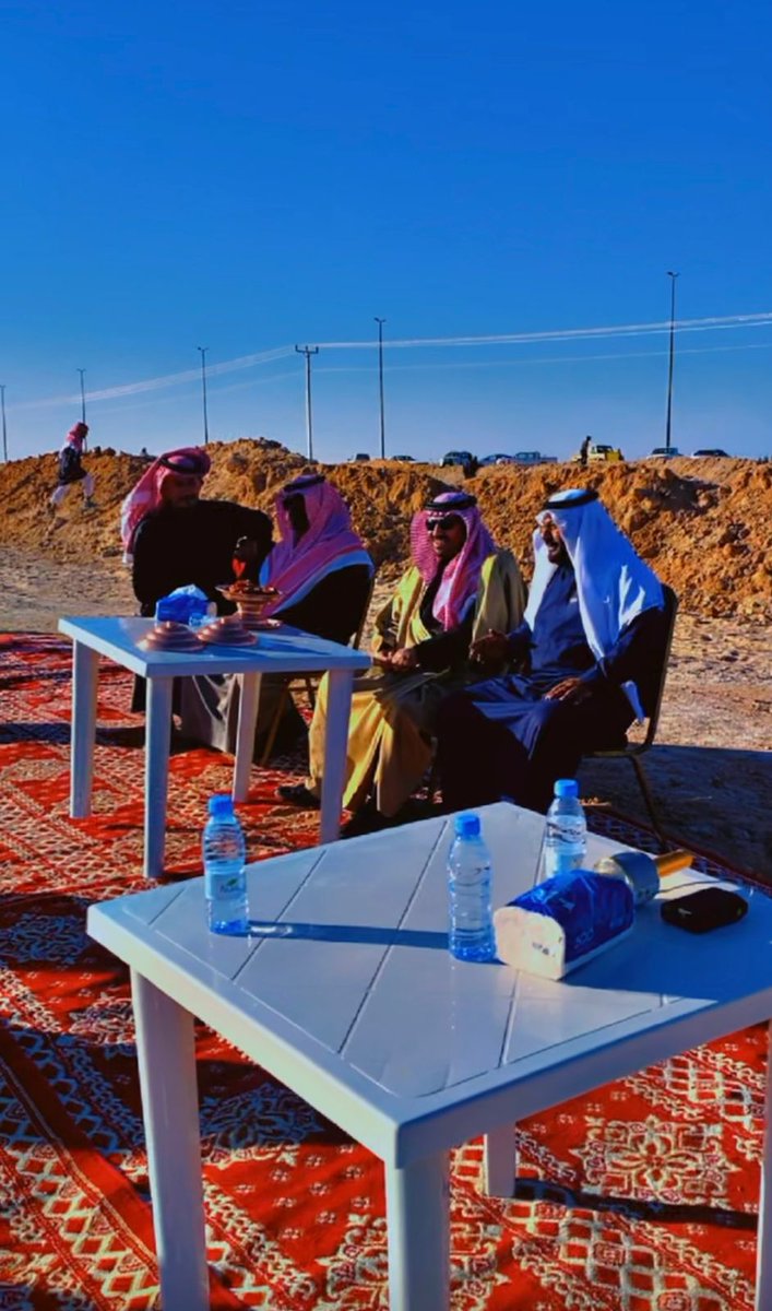 TrbtAlshmal1's tweet photo. شرف رئيس مركز إمارة تربة الأستاذخلف بن علي الزويمل بحضورمشرف الميدان الأستاذ غنيم غنام الشمري وعدد من الحضور  سباق الخيالة بميدان تربة ووزعت الجوائز للفائزين وحصل على المركز الأول عبدالله راشد الشمري وجاءفهد غنيم الشمري في المركز الثاني فيماجاء مشاري بشير الشمري في المركز الثالث. https://t.co/AfpYMOFTjH