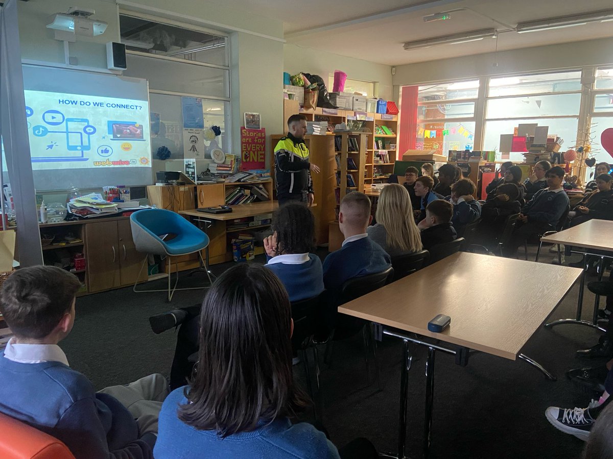 Garda Ciaran and Garda Brian are back with us today to talk about Online Safety! 📱💻 🕹️
They are talking to us about the consequences of Cyber Bullying, Online Abuse and what to do if it happens to you 👮
#ellenfieldcc <a href="/cdetbcdu/">City of Dublin FET College Curriculum Dev. Unit</a> <a href="/gardainfo/">Garda Info</a>