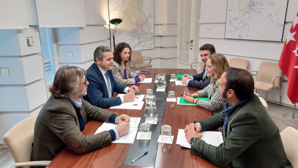 Galapagar se reúne con la Comunidad para abordar mejoras en el transporte urbano del municipio bit.ly/42yX4iG