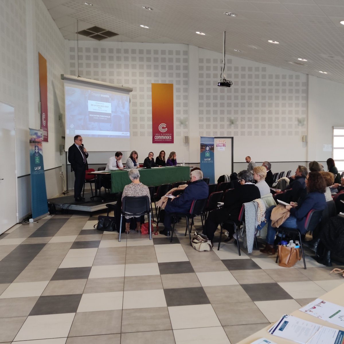 💡 Bilan de la présentation des nouvelles orientations de la #COG menée auprès de 600 partenaires sur 5 communes de la #HauteGaronne : service public de la petite enfance #SPPE, solidarité à la source, développement des équipements et services aux familles, innovation, #RSE