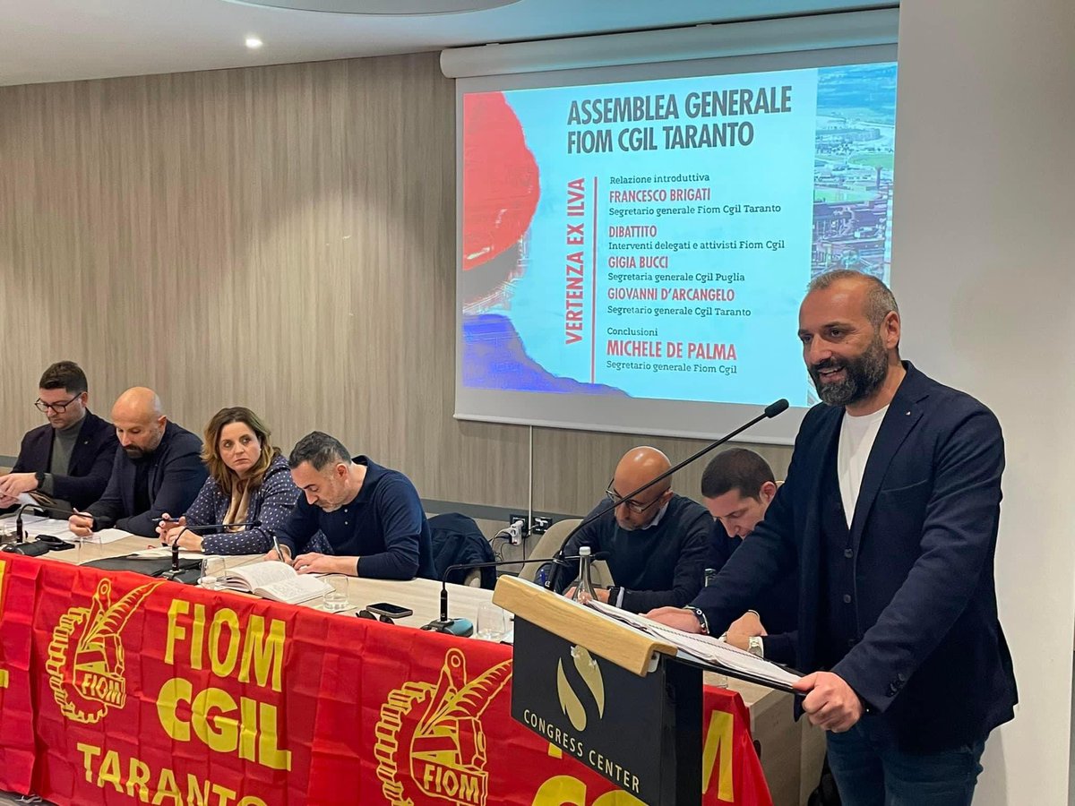 Vertenza #exilva: basta con questi balletti. Non dobbiamo scegliere tra #occupazione e #ambiente. Ci siamo assunti la responsabilità della vertenza e abbiamo proposto risposte mentre proprietà combinava disastri come ha ricordato <a href="/Depalma_michele/">michele de palma</a> e <a href="/Fra_Brigati/">Francesco Brigati</a> a Taranto