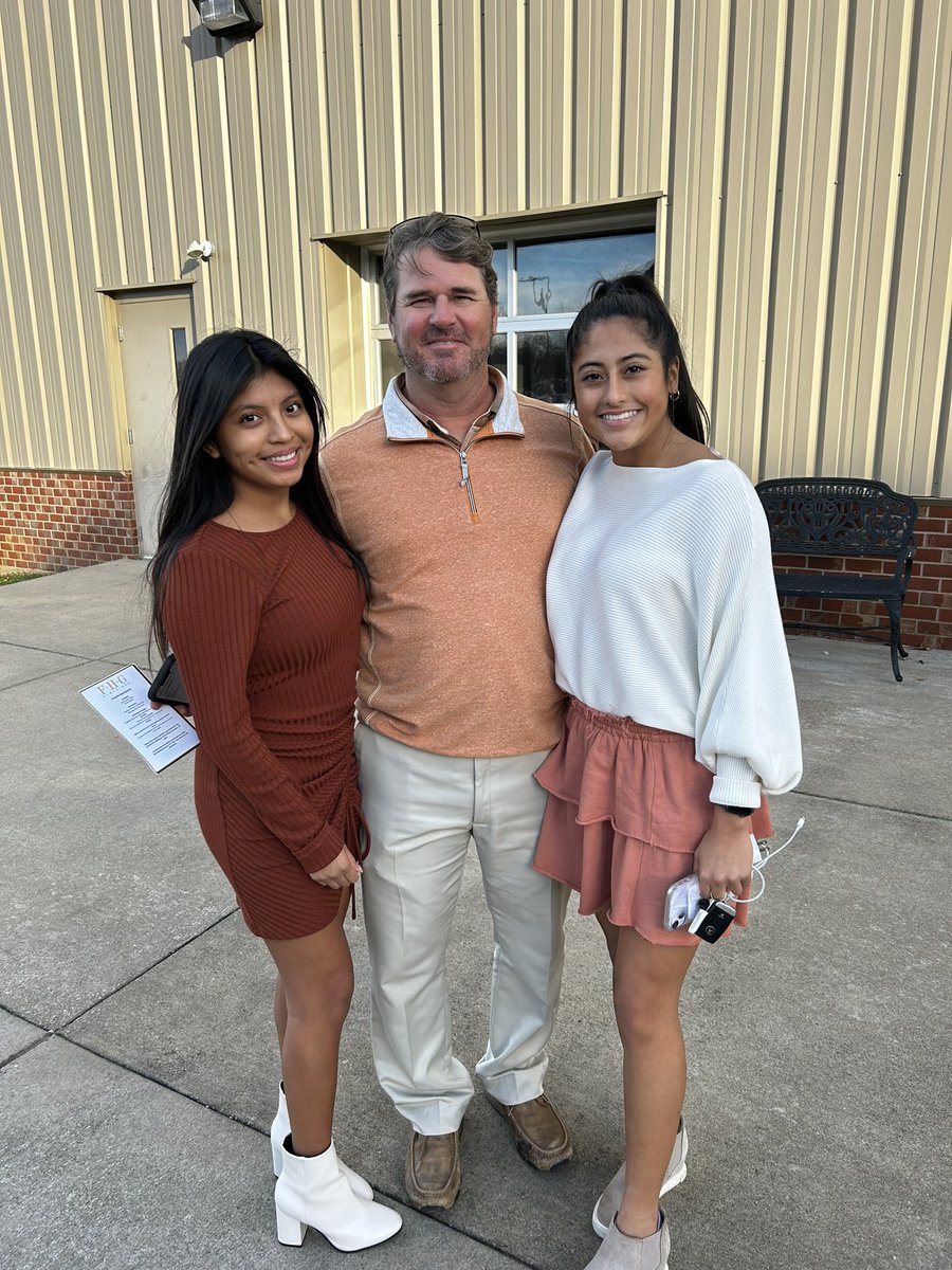 chuckdrane's tweet photo. My baby girls are growing up ! Noooooo https://t.co/ZdHLDI1XEN
