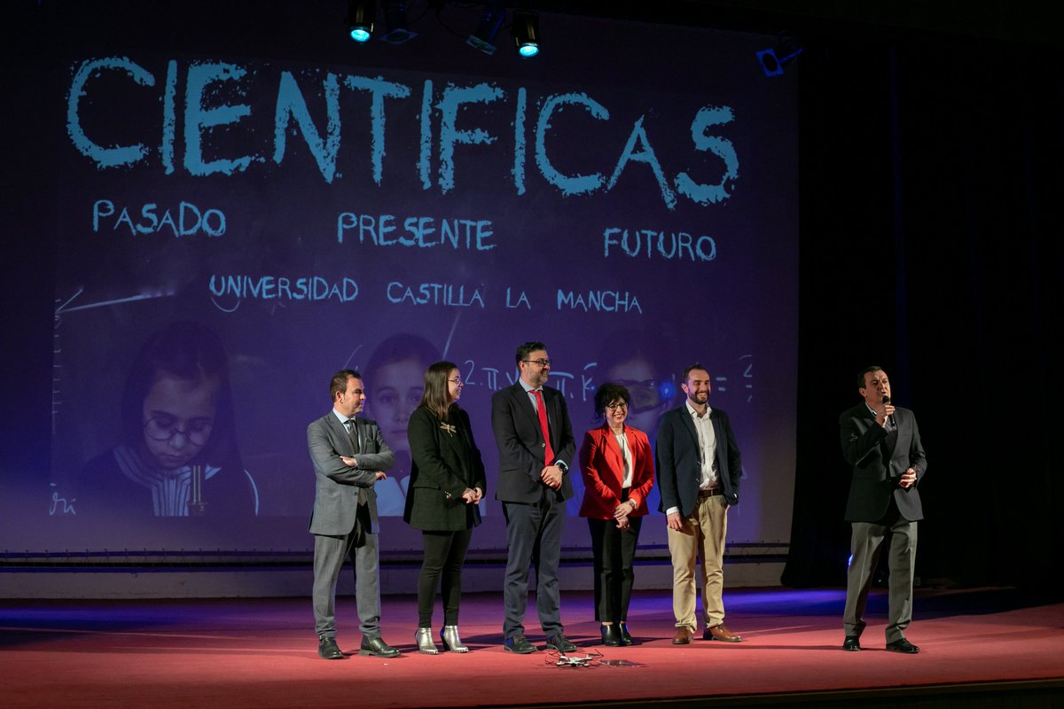 Hoy he visitado el IES Universidad Laboral de Toledo donde se ha conmemorado el #DíaDeLaMujerYLaNiñaEnLaCiencia. Queremos poner en valor que la ciencia no entiende de género, sexo y está abierta para despertar vocaciones tanto en niños como en niñas