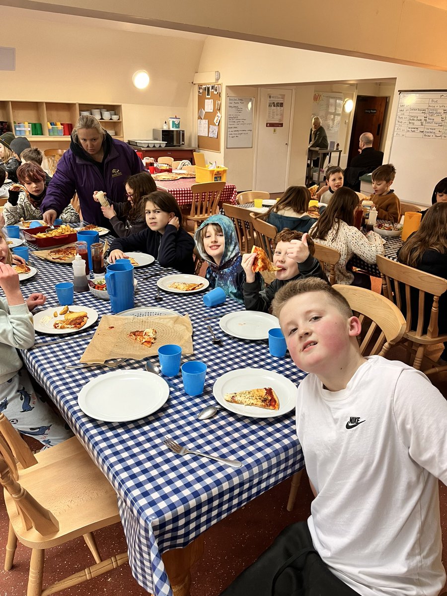 MsKoerbersClass's tweet photo. We’ve had some delicious pizza to finish our time at Lineham Farm off!🍕 It’s lovely to see the kind things the children and staff have written on the ‘wow!’ board about each other during our time here! @shireoakce https://t.co/dvZfFzJJuD