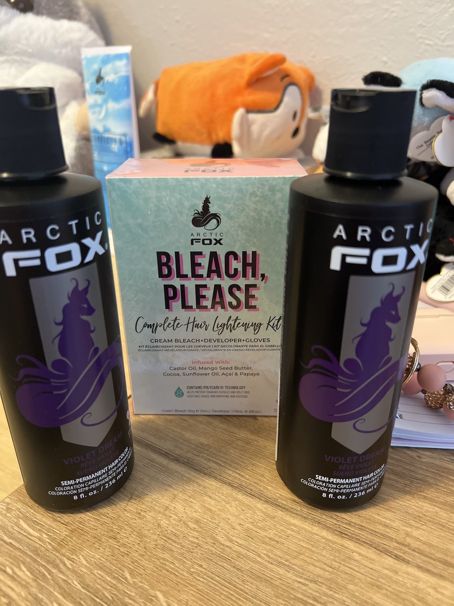 SakuraBloom_Art's tweet image. Channeling my inner artist with a fresh hue of purple! Sometimes change is just a hair dye away. #PurpleVibes #StyleRefresh