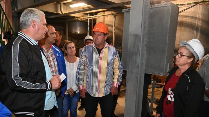 .<a href="/DiazCanelB/">Miguel Díaz-Canel Bermúdez</a>: "Todos los meses iremos a las provincias, y visitaremos un municipio diferente, tendremos una vivencia de cómo se van haciendo las cosas, permitirá solucionar problemas y socializar experiencias para seguir haciendo y salir de las actuales dificultades." #Cuba 🇨🇺