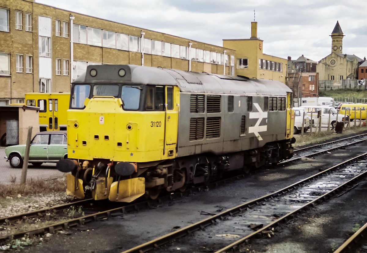 Good afternoon everyone. Back to my Dad's 1980s archive today with Railfreight grey, snowplough fitted 31120 in the former Ladywell stabling point at Preston, just a few hundred yards from the station. Exact date unknown, unfortunately. Have a great afternoon all 😉👍