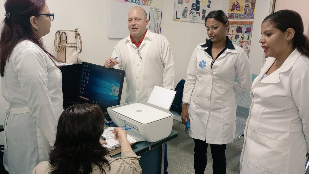 CatiasLos's tweet photo. Supervisión al Área Docente por la DN y y acompañamiento estadal con buenos resultados 
CDI Los Flores 💐 de Catia 
#DistritoEsSalud❤️
@ErickMendezRod3
#CubaPorLaVida❤️ 
#CubaCoopera🇨🇺 https://t.co/7EBF5N38JM