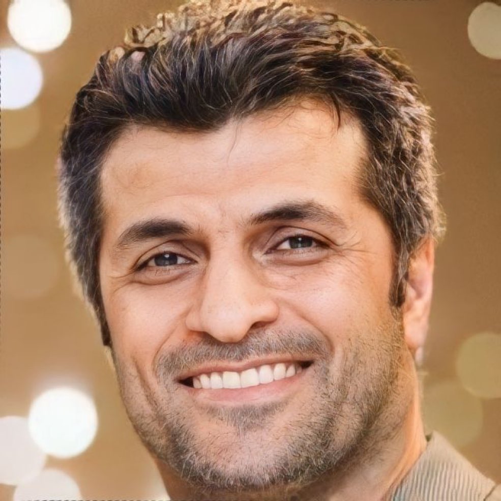 gh0lch0magh's tweet photo. با شرافت یعنی #مجید_خوش‌منظر، کارمند ارشد سابق مرکز کنترل ترافیک مشهد، که واسه حفظ جون هموطن در زمان انقلاب #مهسا_امینی، دوربین‌های مدار بسته رو از کار انداخت و الان به خاطرش ۱۰ سال حبس گرفته. https://t.co/mbrUaB3Rwj