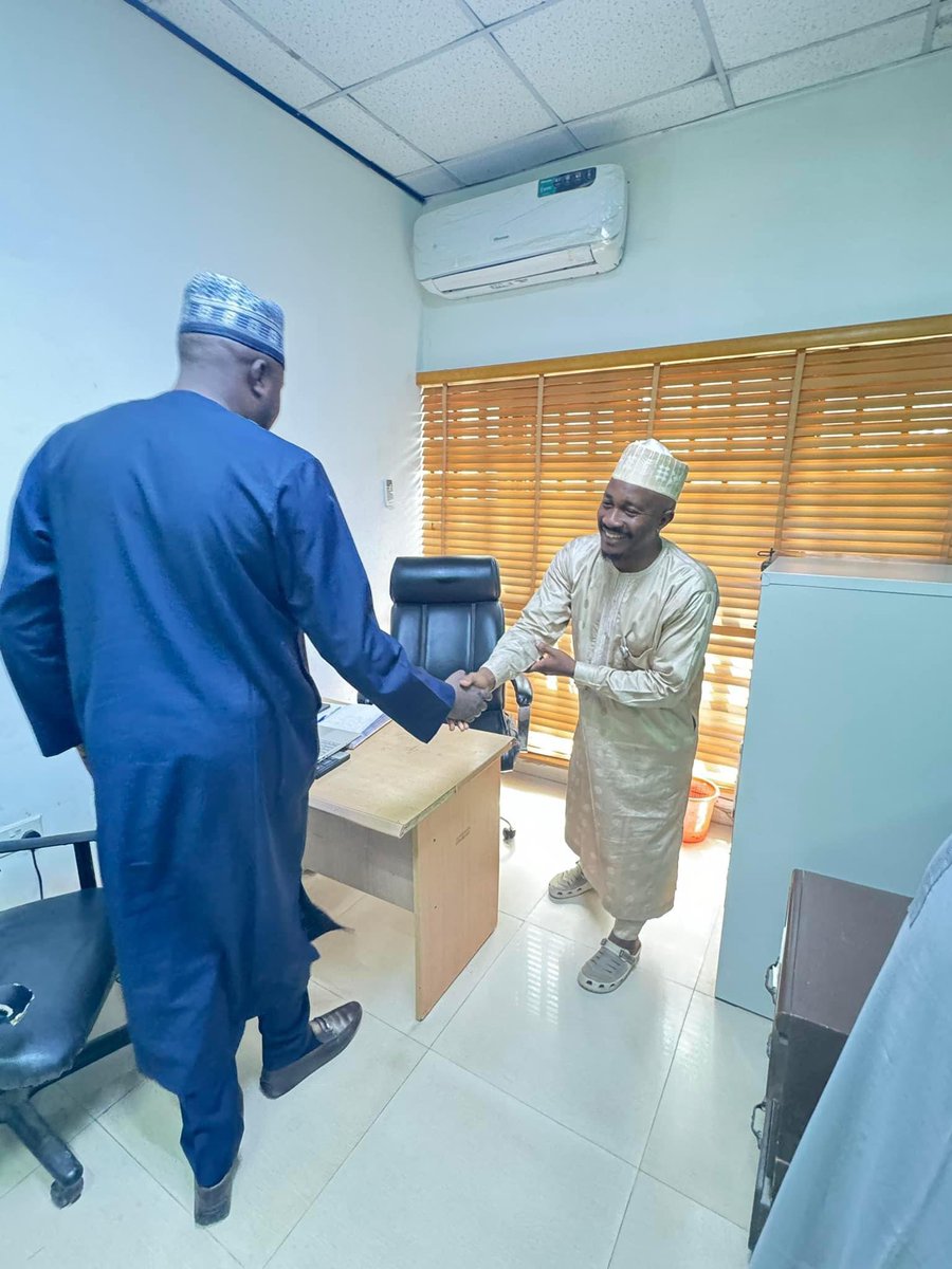 Today, as part of my ongoing engagement with our dedicated team, I paid a visit to the Jos Office of the Corporate Affairs Commission (CAC). Upon arrival, I was warmly welcomed by the Head of the Office, Gassol, who graciously guided me on a tour of the office premises.