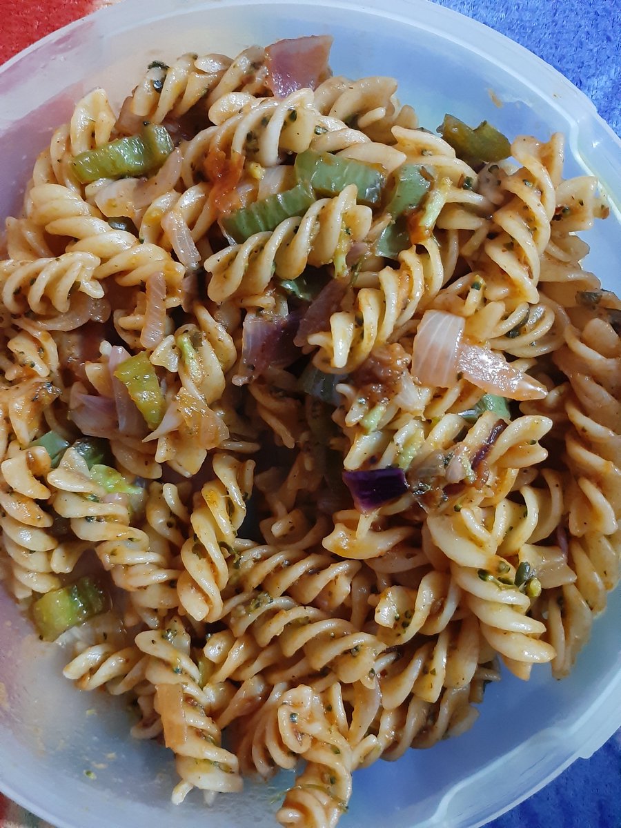 wheat fusilli pasta🌾
🧅🧄🌿🫑Add fresh tomatoes.🍅
Oliver Olio
canned tomatoes Don't put it!🥫
yummy!🤤