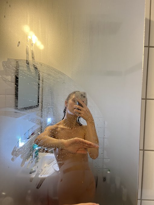 Long time no see😍 Valentine's Day is ahead, and I prepared plenty of surprises for you on my fans page📷<a href="/tag/chat"class="tags"><span>#chat</span></a><a href="/tag/erotic"class="tags"><span>#erotic</span></a><a href="/tag/sexting"class="tags"><span>#sexting</span></a><a href="/tag/customs"class="tags"><span>#customs</span></a>