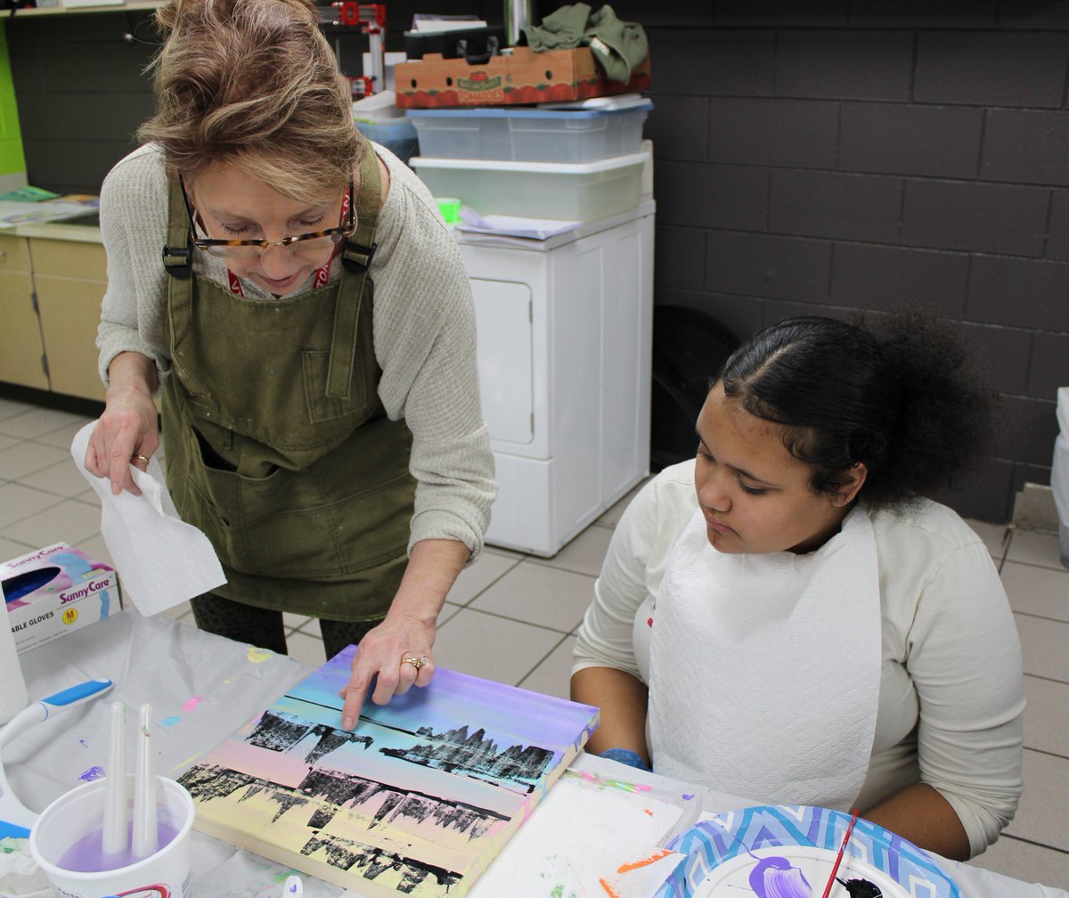 The third annual Blooming Art exhibition presented by the Garden Club of the Sandhills is coming to the Campbell House Gallery in April. Artist Carol Gradwhol and organizer Hartley Fitts worked with our members who will have art displayed at the show.
#supportinggreatfutures💙