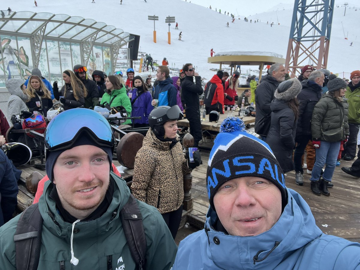 Representing at Folie Douce in Tignes! A great week skiing! @montecwear @TransalpinoO