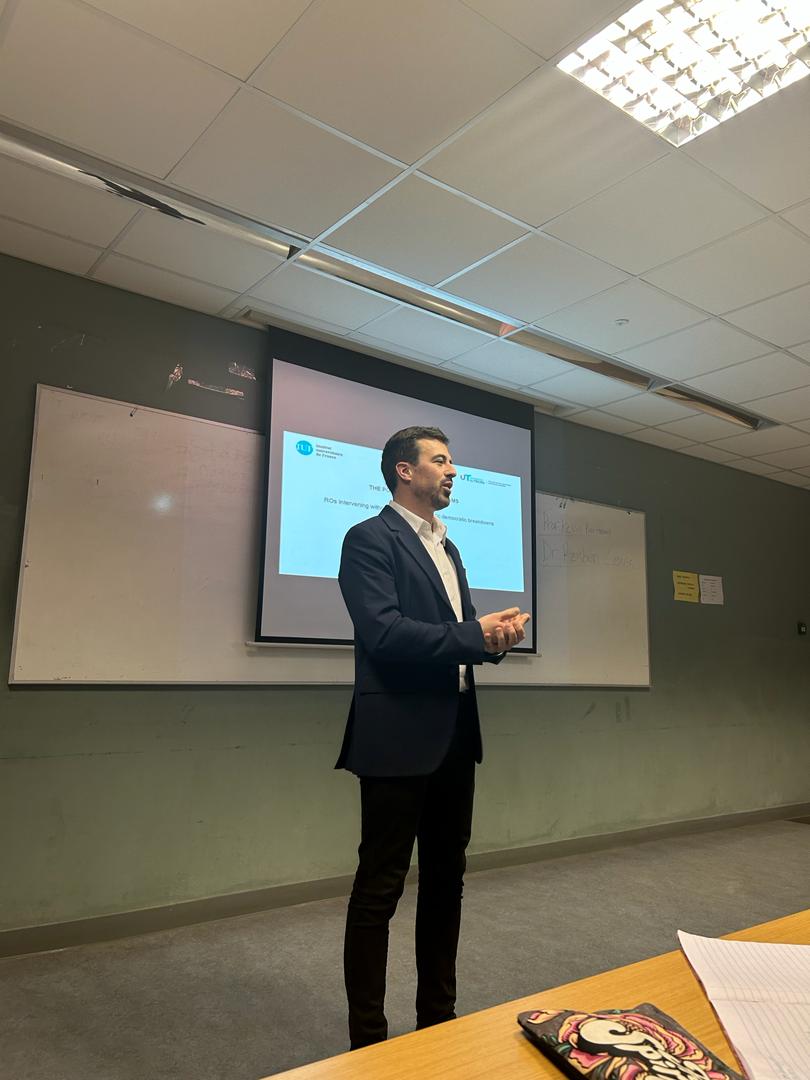 O_Brochenin's tweet photo. Interesting cross lecture at @UBBotswana today with Prof. Dr. @GabrieMalebang hosting, during his 3rd year "political sciences" course, Dr Kevin Parthenay @kparth1, Prof at Tours university, on "politics of regionalism". Hope collaboration will flourish. https://t.co/ufpcuB7utH