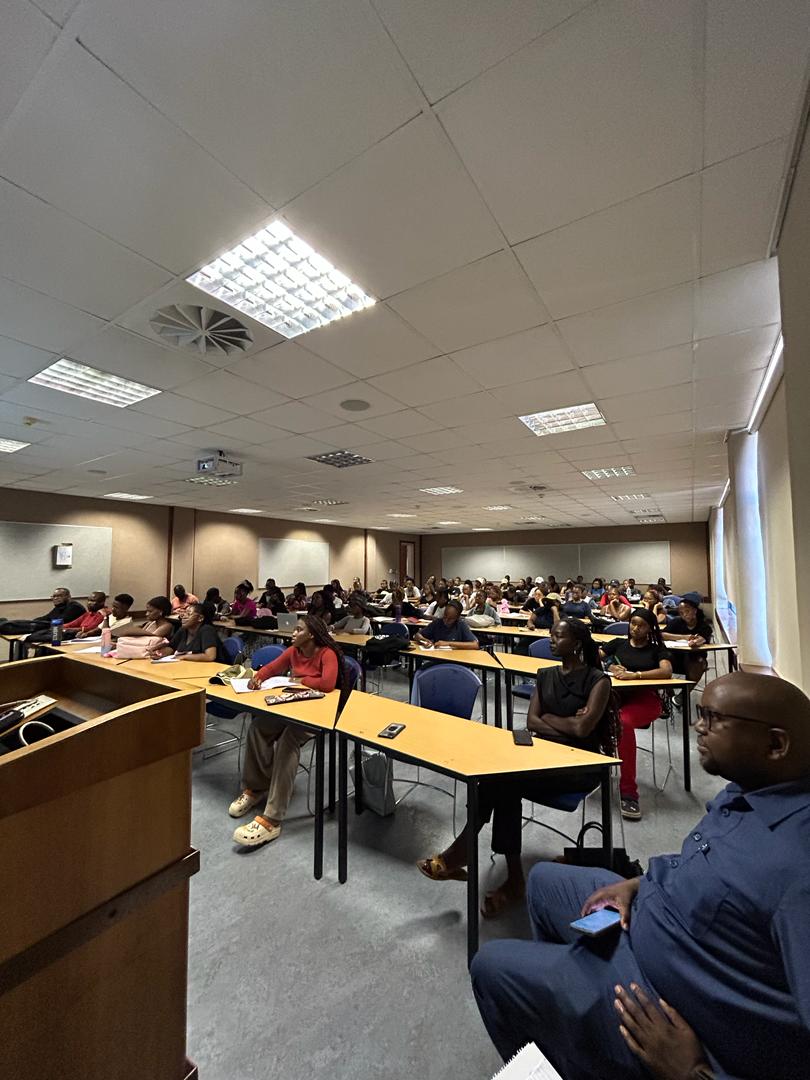 O_Brochenin's tweet photo. Interesting cross lecture at @UBBotswana today with Prof. Dr. @GabrieMalebang hosting, during his 3rd year "political sciences" course, Dr Kevin Parthenay @kparth1, Prof at Tours university, on "politics of regionalism". Hope collaboration will flourish. https://t.co/ufpcuB7utH