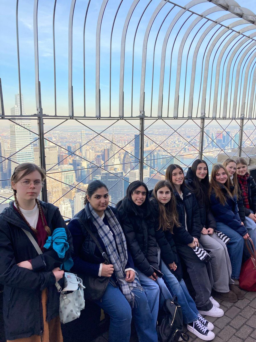FHSRegentsPark's tweet photo. It’s a beautiful spring day in NYC and #TeamFHSxNYC are enjoying the sights from the top of the Empire State Building! #FHSTrips https://t.co/DQUwTLRVWc