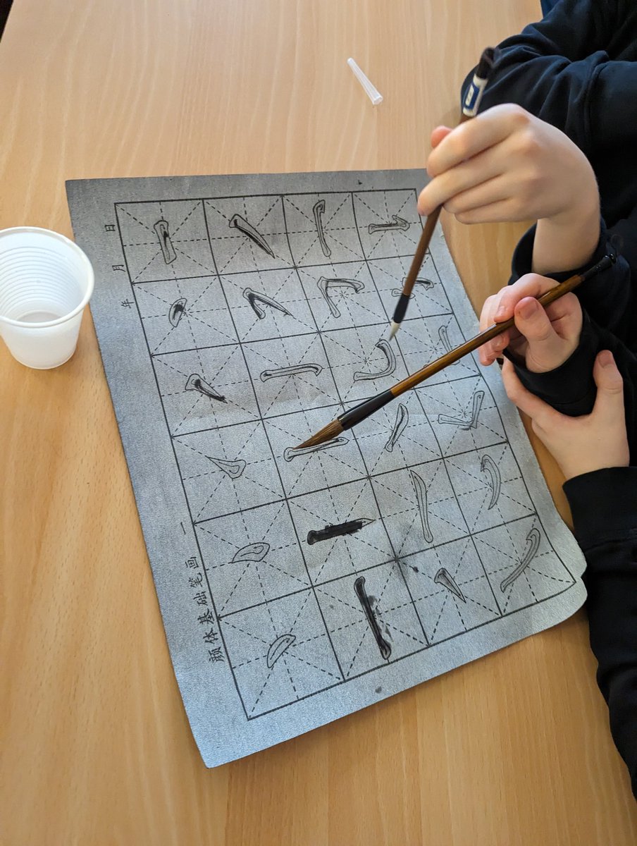 1R2 Today learning about 春联 （New Year Couplets) and having a go at Chinese Calligraphy for the first time! Some excellent calligraphy!
