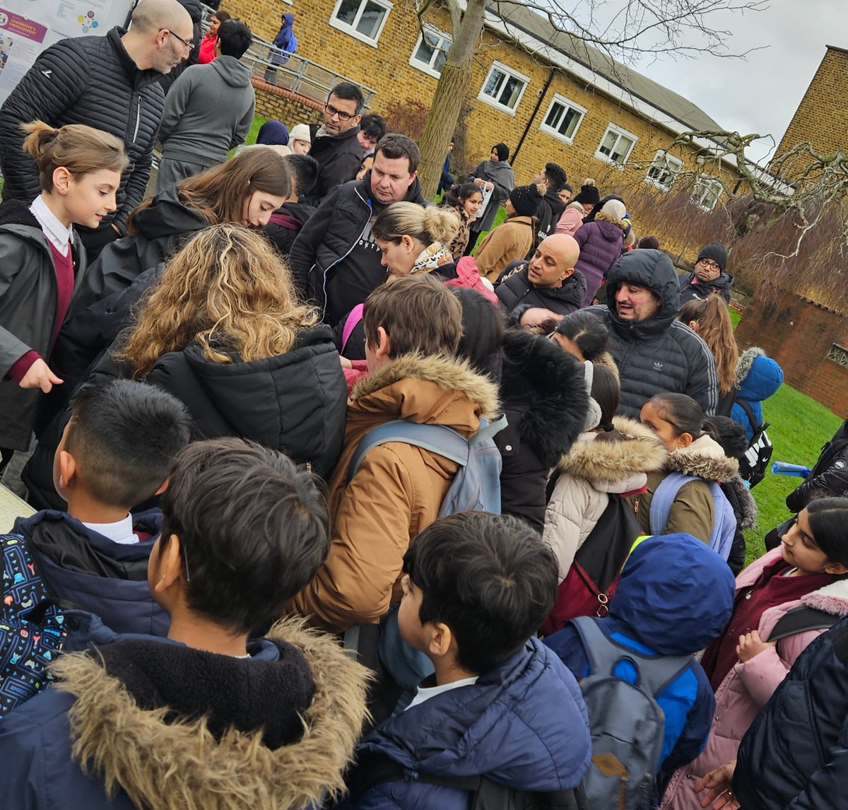 MountStewartSch's tweet photo. We are so proud of our team of Y5 entrepreneurs who independently planned and organised a tuck-shop sale for charity. They are the next generation of 'apprentices' in the making. #tmsscommunity
#tmsssleadershipskills @Lord_Sugar
@UNICEF https://t.co/5mjtCKtp7T