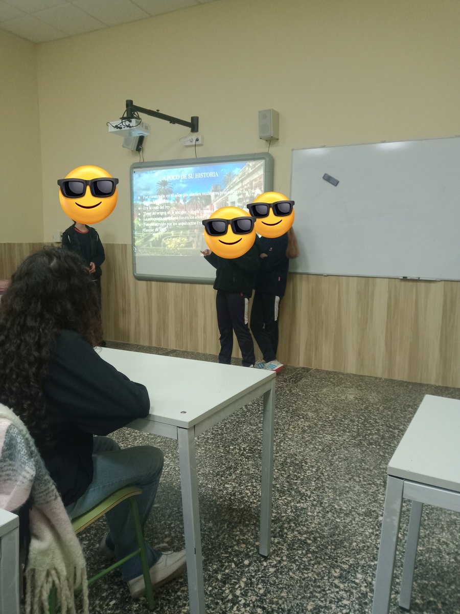 Cours de langue espagnole pour nos 11 collégiens de 4e du <a href="/ClgDiderot/">Collège Diderot</a> <a href="/diderot25/">RéseauDiderot25</a> <a href="/acbesancon/">Académie de Besançon</a> en séjour <a href="/EUErasmusPlus/">Erasmus+</a> <a href="/drareicbfc/">Relations Internationales Région académique BFC</a> à Séville 
Supers échanges entre les élèves😀🇪🇦💃