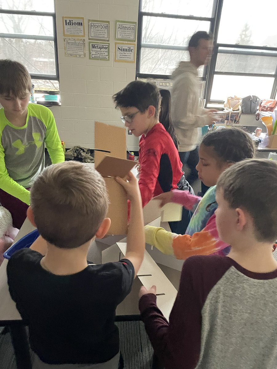 heldshornets's tweet photo. 5th grade light and sound experts got to teach our 3rd graders a little something yesterday! https://t.co/ZdLnnjnTSJ