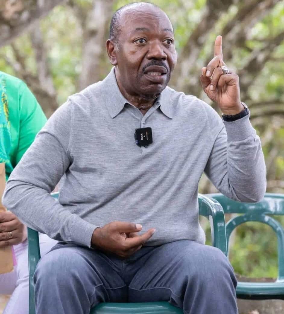 Enjeuxafricains's tweet photo. L'ex-président #gabonais, Ali Bongo #Ondimba, fête ce vendredi 9/2 ses 65 ans. Qui sera autour de lui au moment de couper le gâteau ? C'est la 1ère fois depuis 56 ans qu'un tel évènement se déroule au #Gabon sans qu'il y ait un #Bongo au pouvoir. Bon anniversaire ! https://t.co/3RFy8hPXRu