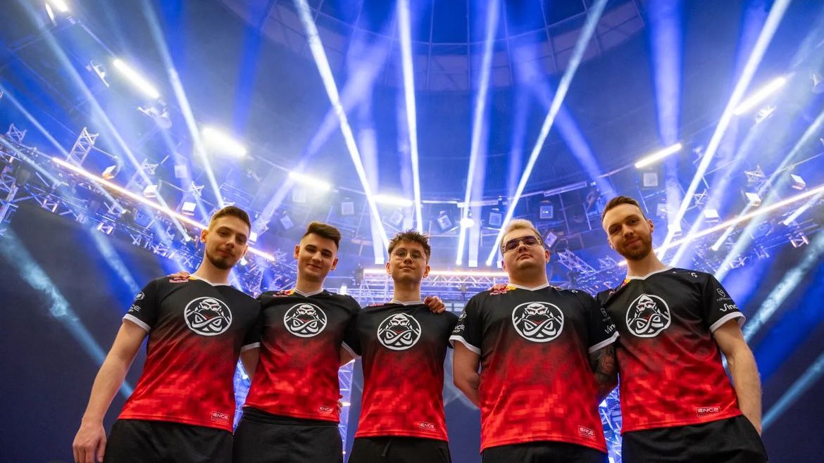 polskics__'s tweet photo. #IEM Katowice 2024 wkracza do spodka 🥹🇵🇱

Faze (Neo🇵🇱) 🆚 G2 (TaZ🇵🇱)
|16:30 ⏰

@ENCE 🇵🇱 (EZ4ENCE🔥) 🆚 Falcons 
|19:30 ⏰

Obecność obowiązkowa u @izaklive na transmisji 😎🇵🇱

fot. Ig @gla1ve_csgo https://t.co/sy1GksYGAK