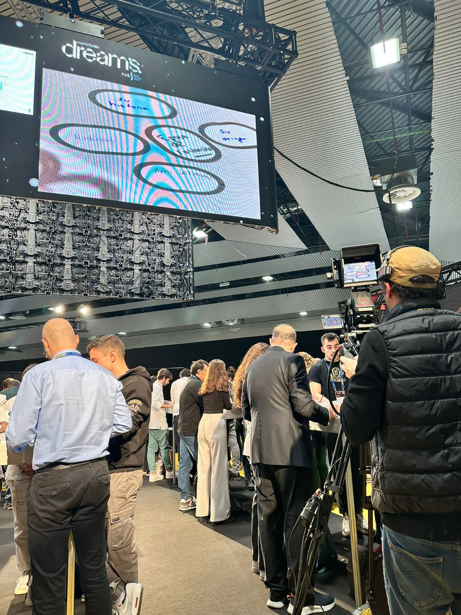 Taller Sapiens en <a href="/madridfusion/">madrid fusion</a> congreso de referencia gastronomico,<a href="/DiariGastronomi/">Gabriel Bartra</a> realizó un Taller Sapiens con los asistentes aplicando la metodología Sapiens a las Técnicas Culinarias Básicas,nuevo proyecto de #bullipedia de @elBullifoundation.  👏🏻🚀
<a href="/tallersapiens/">Taller Sapiens</a>