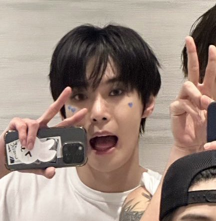 또잉 tweet media