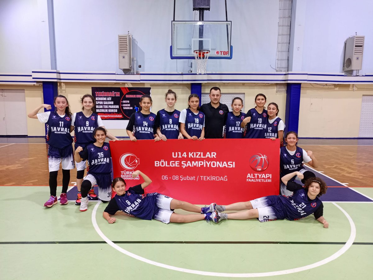 GSB_Balikesir's tweet photo. 🏀 U14 Basketbol Kız Takımımız, Bölge Şampiyonası’nın 3. maçında Yalova Vip’i 31-73 gibi farklı bir skorla mağlup etti. Bu sonuçla takımımız, bölge şampiyonluğunu namağlup olarak ilan etti ve Anadolu Şampiyonası’na katılma hak kazandı. 😎
Takımımızı tebrik ediyoruz. 👏
📍Havran https://t.co/BcLGPQq8Q0