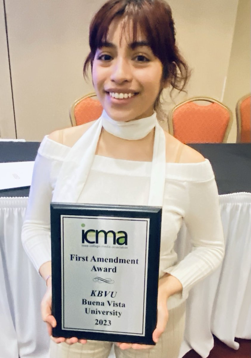 andreafrantz221's tweet photo. #DIGIProud to bring the ICMA First Amendment Award back home to ā¦@BuenaVistaUnivā© again. Congrats to Joceline Medina for her award winning piece. ā¦@brianlenzmeier1ā© https://t.co/DV1sYHG0Uh