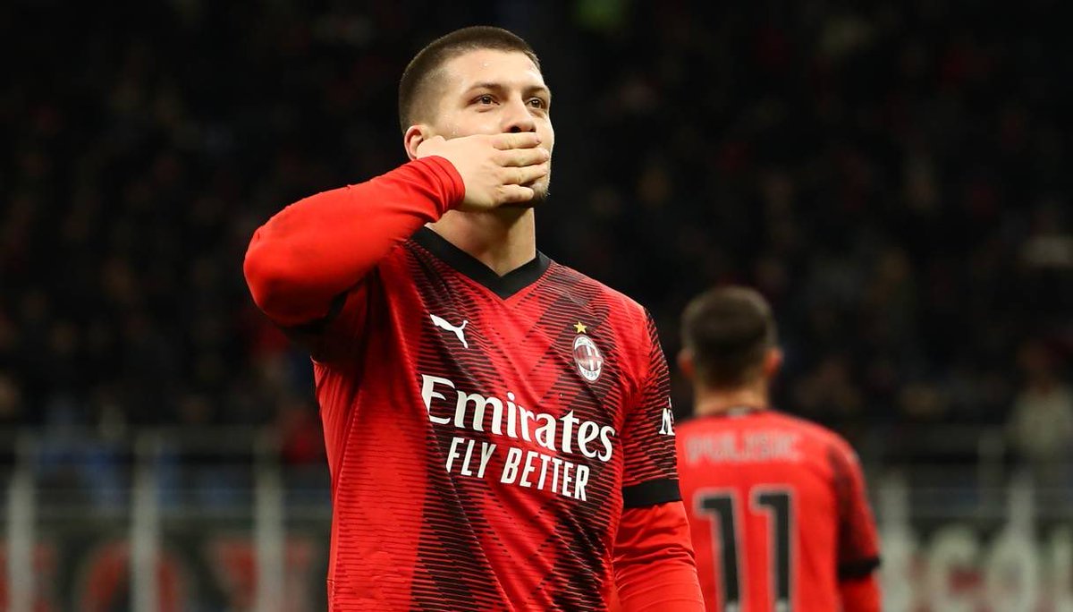 MilanActuFR's tweet photo. Alberto #Comazzi (ancien joueur du milan) :

« Pour moi, Jovic n’est pas un footballeur de très haut niveau. Cela dit, s'il fait son taff et marque, on ne peut rien lui reprocher. » https://t.co/m7HE6IZ7wc