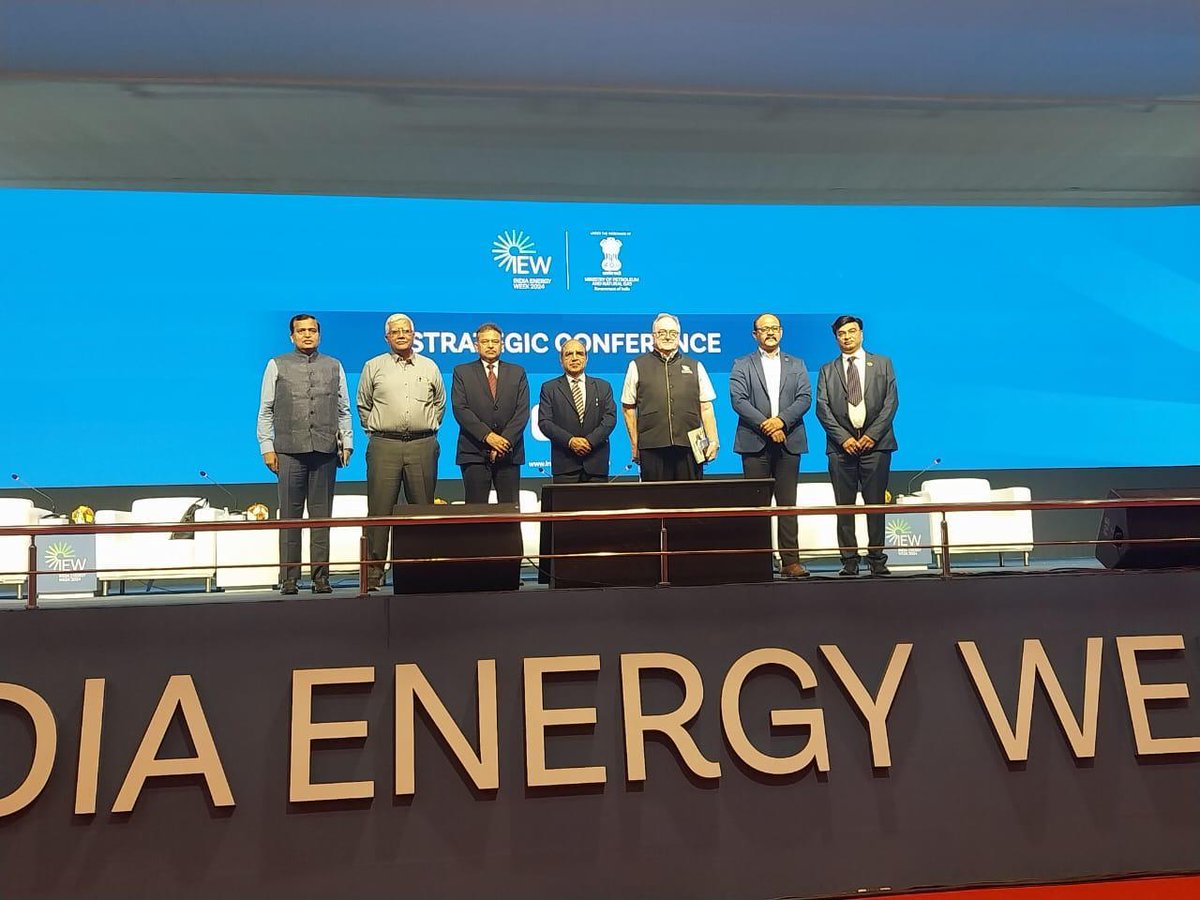 vaibhav_74's tweet photo. Participated in a delightful conversation at India Energy Week on how CBG can become a global game-changer and how India can lead the path. My esteemed co-panelists, @RamakrishnaYB, Subodh Kumar, @DrTusharPatil9, @KevinHouston2, Vinay Maheshwari, and Ashish Gupta, shared their perspectives on the roadmap to give impetus to the biofuel and bioenergy sector in achieving the target of net zero by 2040.
#IndiaEnergyWeek
#Biofuels
#Bioenergy