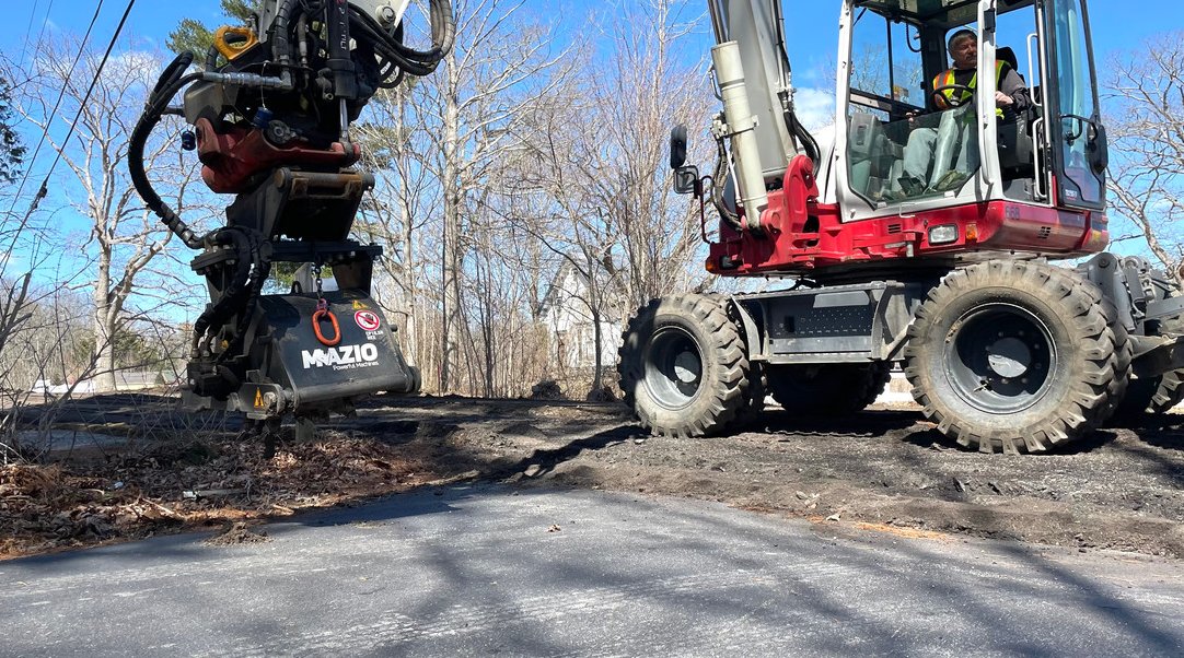 mazioattachment's tweet photo. 📍New Hampshire
Tools have changed how things are done for generations; now, think about what tools can do for your business.

More info https://t.co/fWbIOIDB5N

#paving #grinder #asphalt #AttachmentsExperts #paving #grinder #coldplaner #excavatorcoldplaner #skidsteercoldplaner https://t.co/Q9XjZjw095