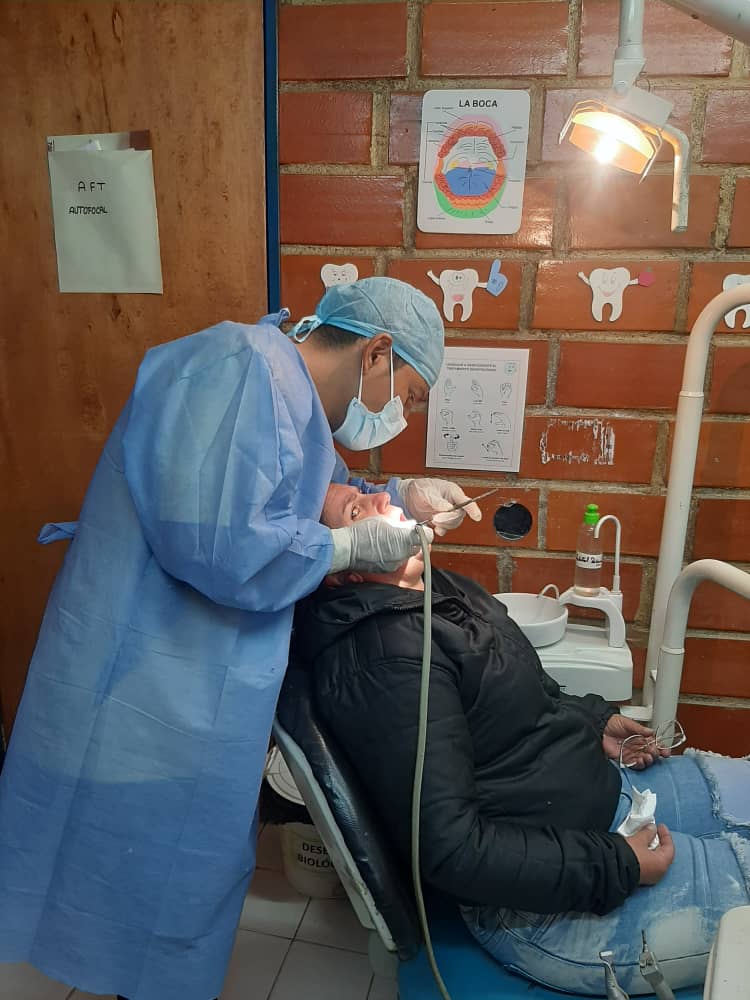 CatiasLos's tweet photo. Atención Odontológica de calidad en CDI Los Flores 💐 de Catia.Punto Nueva Caracas
#DistritoEsSalud❤️
@ErickMendezRod3
#CubaPorLaVida❤️ 
#CubaCoopera🇨🇺 https://t.co/0G1pFxPu91