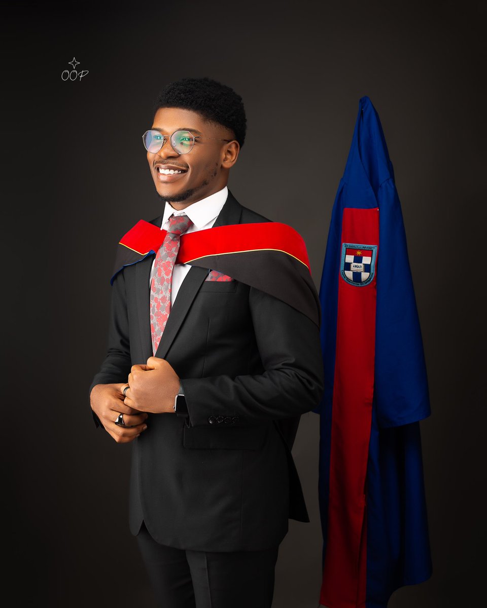 Dr_youngy's tweet photo. I Got inducted into the Medical Profession today⚕️
Reintroducing; Dr. Eyong Favour N.Y https://t.co/Dr0TM1iPRt