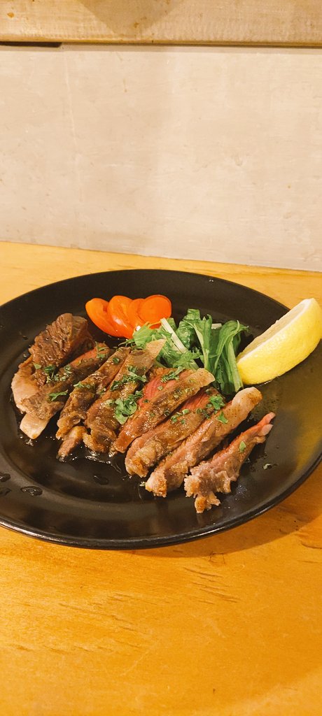 肉の日だというのに！！！！！まともに食事も取れぬ！！！お肉食べたい！！！お肉食べたい！！！！！！お腹すかない！！！！！！！かなしい！！さびしい！！！！！！！！インフルきらい！！！！！！！！治ったらソッコー鹿ロースト食べに行くんだからな！！！！！！！！！！！待ってろよ鹿！！！！！！