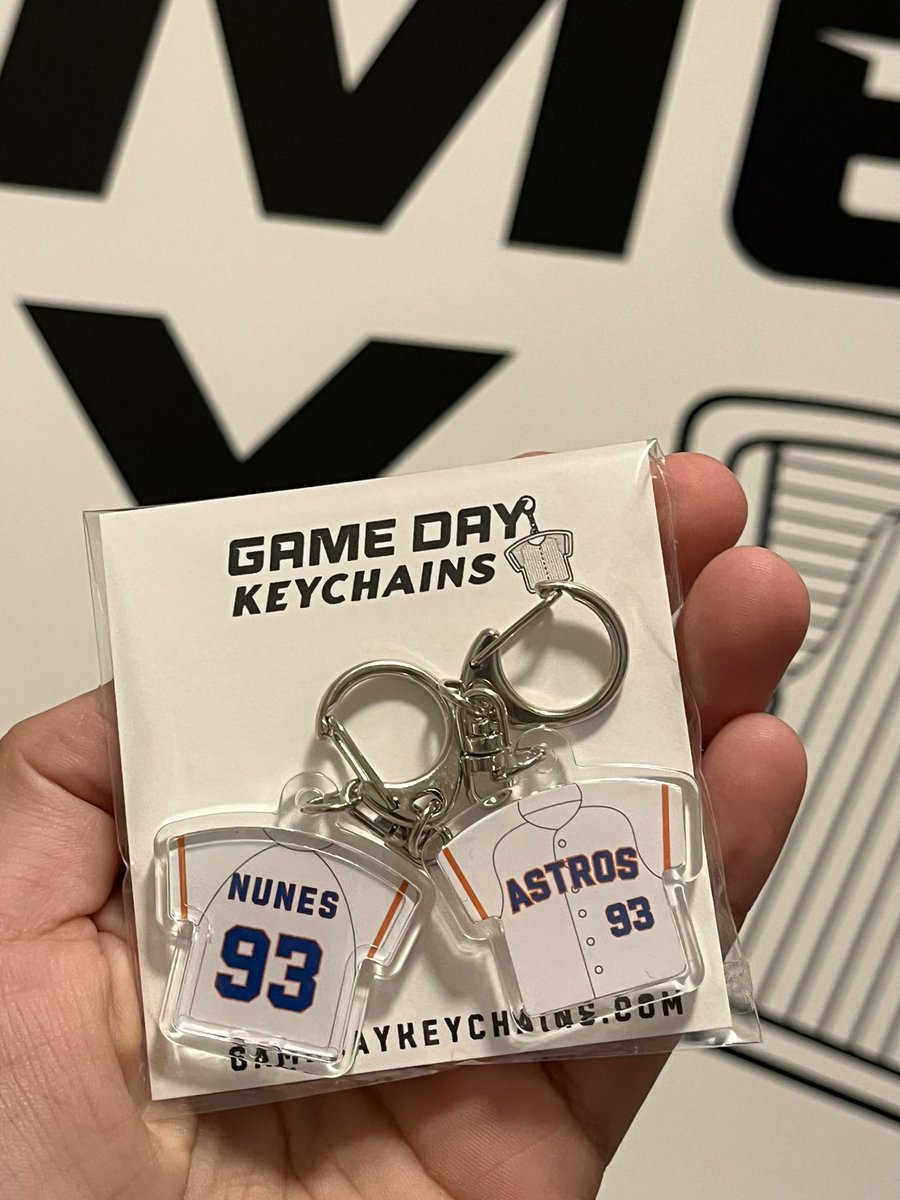 gamedaykeychain's tweet photo. Customized #gamedaykeychains for any sport, team, or player! 👏🏼 

$10 for minis and $14 for originals 😎 https://t.co/FbLch9xs1k
