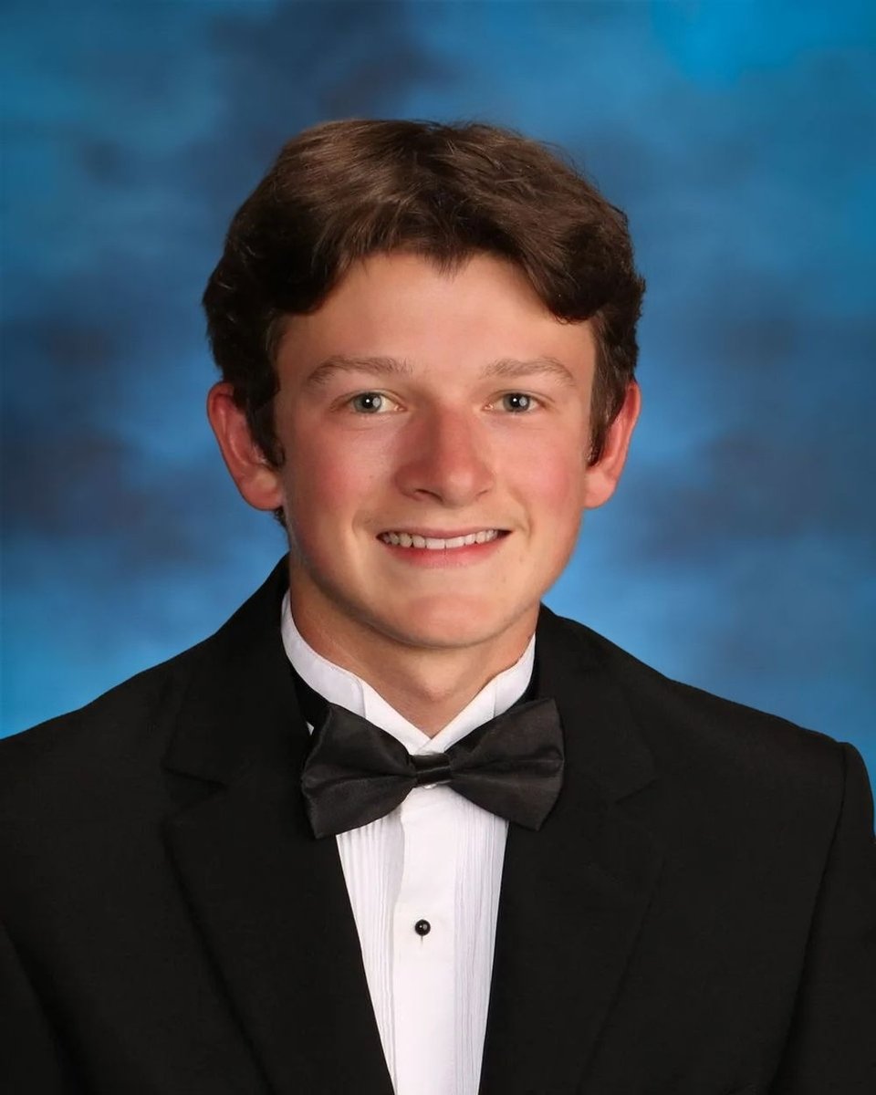 HhdsSchools's tweet photo. Senior Shoutouts: Jaret Teeter, Nora Ingham, Kris Patel, Ava Aderhold. #raiderseniors #classof2024 #raiderpride https://t.co/yr5qOxIWs2