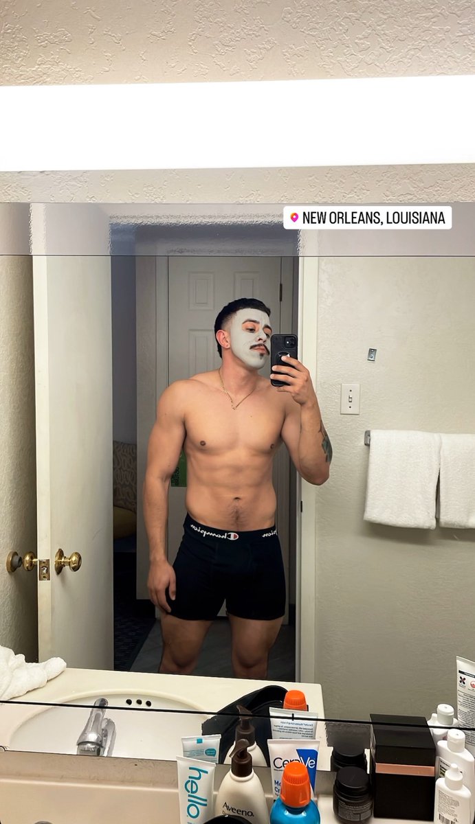 WheelieKilla's tweet photo. Men, take care of your body. I’m glad I started doing a daily skin care routine. The soles of my feet thank me for it 😂 https://t.co/V8xpySQKfv