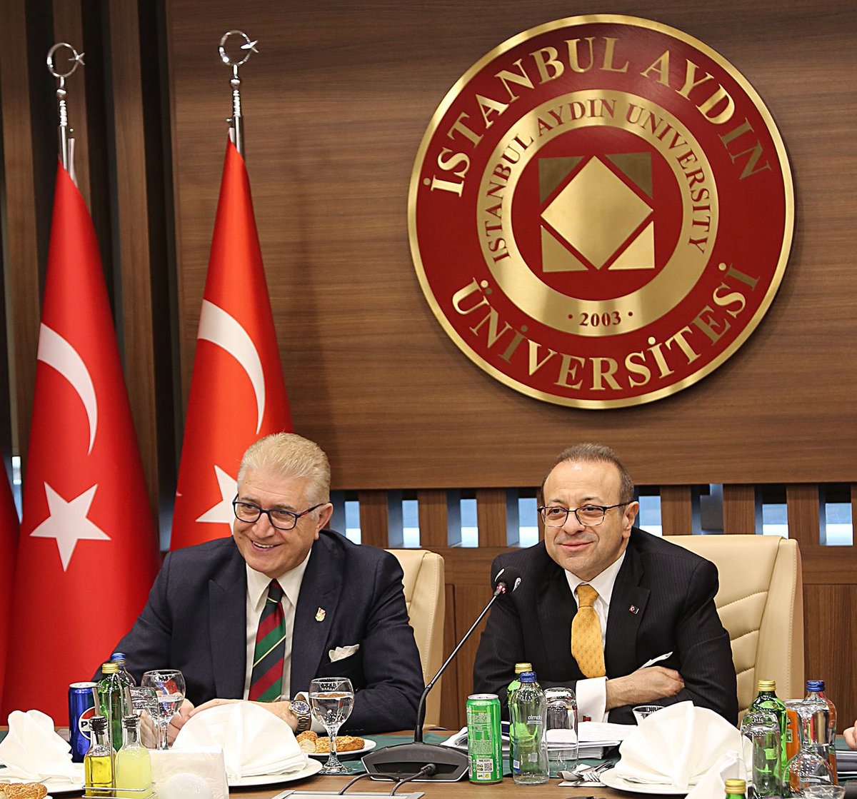 drmaydin's tweet photo. Prag Büyükelçimiz ve Değerli Dostumuz Dr. Egemen Bağış Bey'i İstanbul Aydın Üniversitesi'nde ağırladık ve geçmiş dönemde koordinatörlüğünü üstlenerek önemli katkılar verdiği 
İAÜ Batı Platformu Şubat ayı 2.Toplantısında, AB süreci ve mevzuatıyla ilgili önemli değerlendirmelerini dinledik.

Sayın Büyükelçimize teoriyle pratiği birleştiren verimli değerlendirmelerinden ve katılımlarından dolayı şükranlarımızı sunuyoruz. 

@IAUKampus 
@csuedutr 
@EBofis 
@TC_PragBE 
@EgemenBagis 
@TC_Disisleri