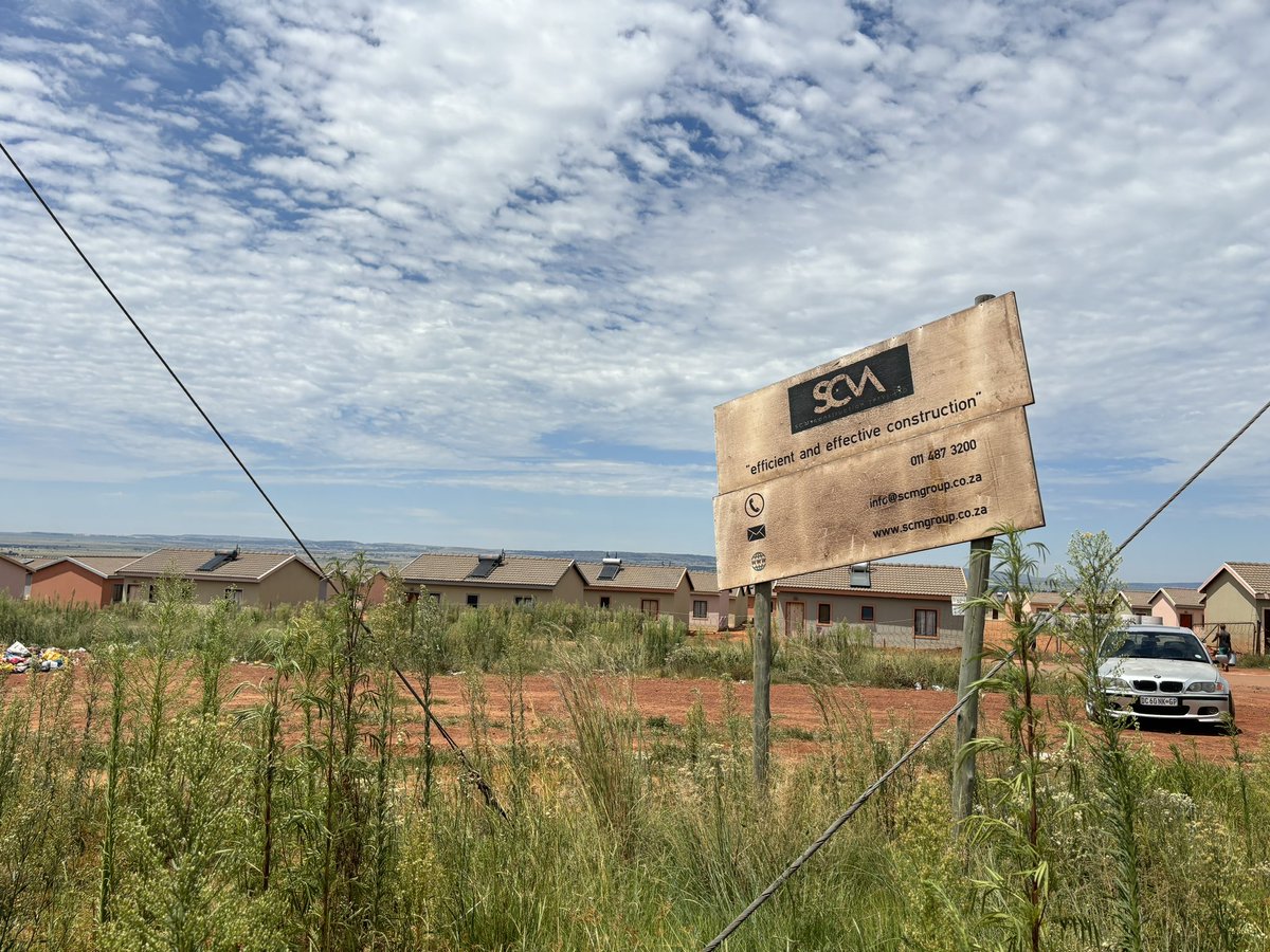 Funzi_Ngobeni's tweet photo. SCM Group, the developer and contractor tasked with the Montrose Mega City Development, is the complete opposite of their slogan, “efficient and effective construction.”

7 years, and residents have been neglected and forgotten. This cannot continue any longer. https://t.co/nuEEdhiJOu