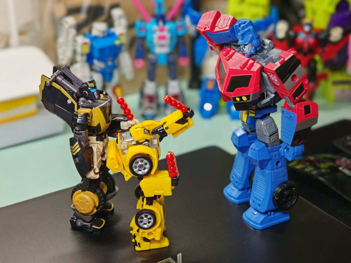 Freccia_Swipe's tweet photo. "Happy Spring Festival, Prime! Try this new flavor of Energon goodies."
#HappyChineseNewYear #HappySpringFestival #YearOfTheLoong 
#Transformers #TransformersAnimated #OptimusPrime 
#Bumblebee 
#Prowl https://t.co/cxxplMRARI