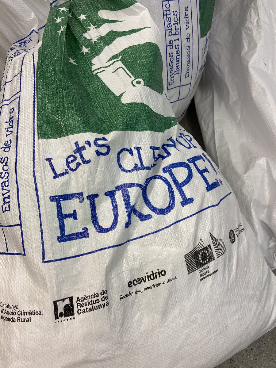 eAbelFerrater's tweet photo. L’alumnat de 6è ha participat al #catalunyacleanupchallenge ⚡️ L’educació dels nostres joves és important així com la conscienciació de preservar l’espai natural net🌿. Aquesta iniciativa de l’#escolaverda està recolzada per l’ @AjSelvadelCamp #letsclesnupeurope @SE_BaixCamp https://t.co/IunaWsoiBg