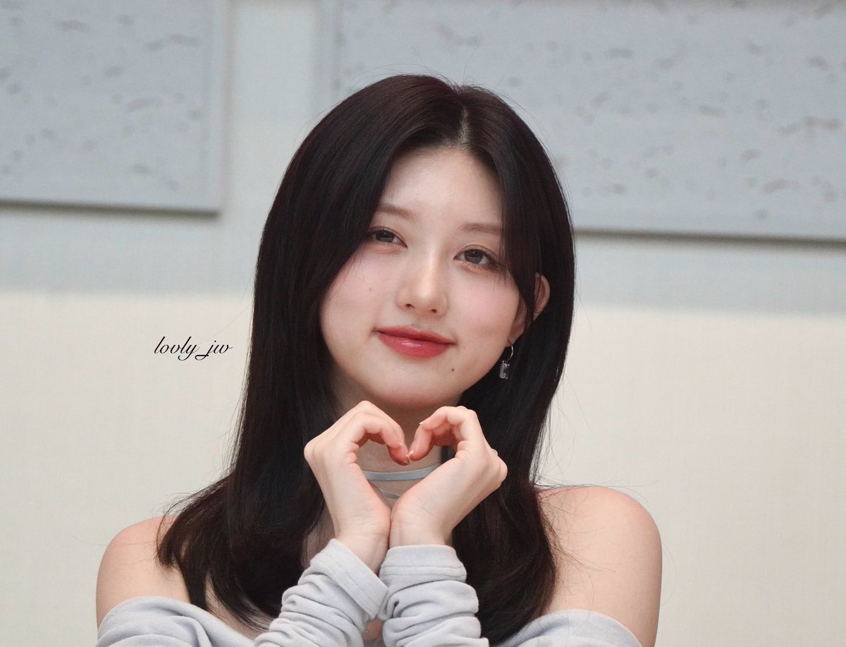 lovly_jw's tweet photo. 240209

たこやきあきちゃん🍁

#IVE #아이브 #GAEUL #가을 #ガウル #IVEサイン会 #全員サイン会 https://t.co/driCt4nGsC