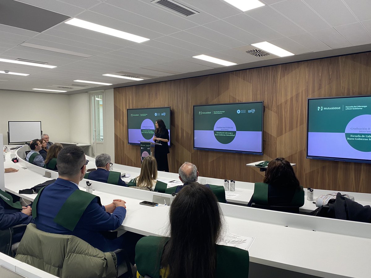 <a href="/MartaMuizFerrer/">Marta Muñiz Ferrer</a> <a href="/Schiller_SIU/">Schiller International University</a> <a href="/IGobernanzaEmp/">Instituto de Gobernanza Empresarial</a> <a href="/PatriMoraleda/">Patri Moraleda</a> <a href="/ETURANZO/">EVA TURANZO</a> <a href="/Mutualidad_es/">Mutualidad</a> <a href="/Merypuig/">Maria Carrasco Puig de la Bellacasa</a> #ClausuraELBG2023 🔴 <a href="/PatriMoraleda/">Patri Moraleda</a> , coord. RRII en <a href="/Mutualidad_es/">Mutualidad</a> , “es muy emocionante  veros a todos con las bandas. Cuando arrancó el programa estábamos expectantes por saber cómo iba a funcionar y es gracias a vosotros que hemos celebrado esta II edición ¡Gracias!”.